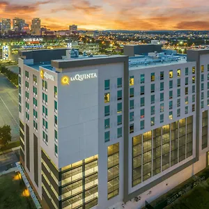 מלון La Quinta & By Wyndham Downtown Stadium