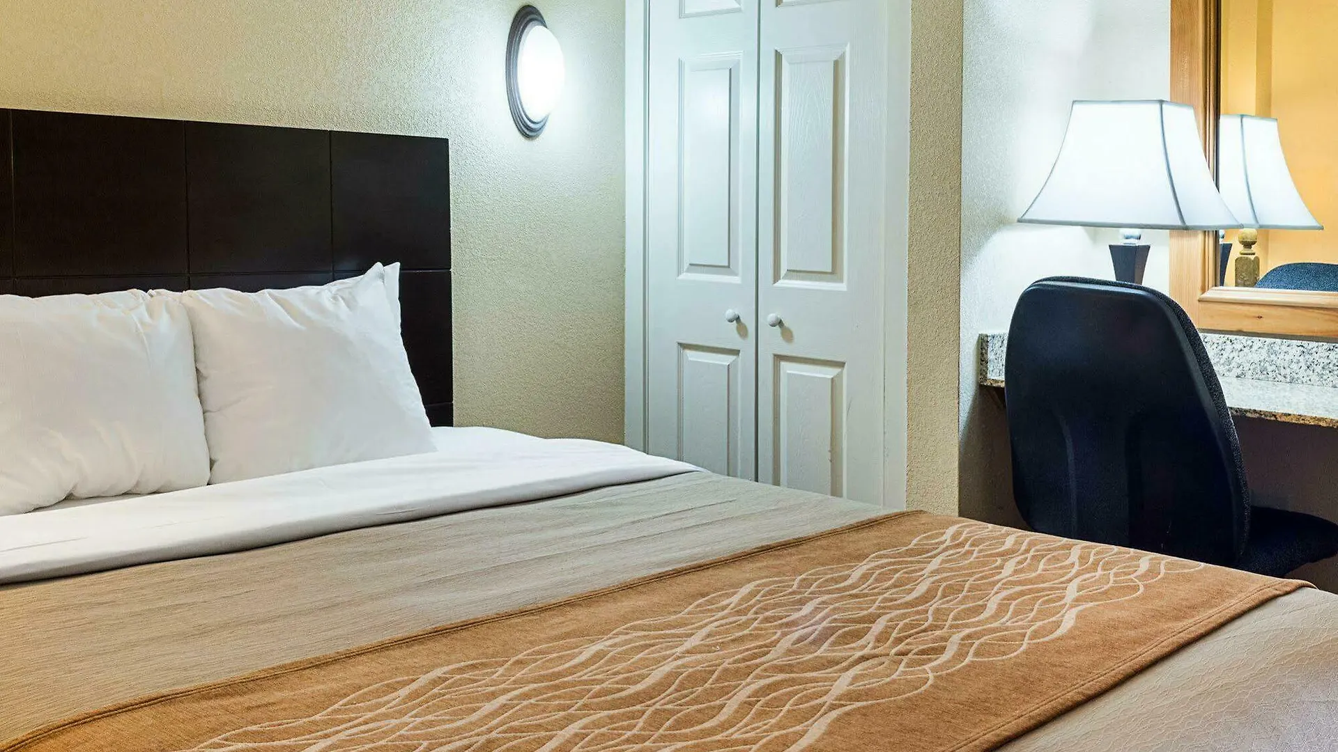 Coastal Hotel & Suites Virginia Beach - Oceanfront